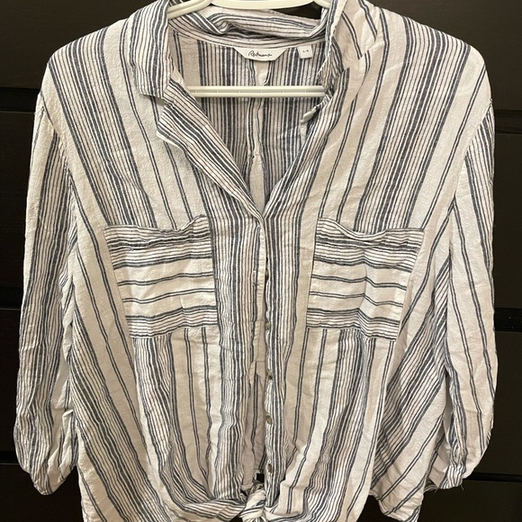 Cute Long sleeve knotted button dress shirt! - Picture 1 of 4